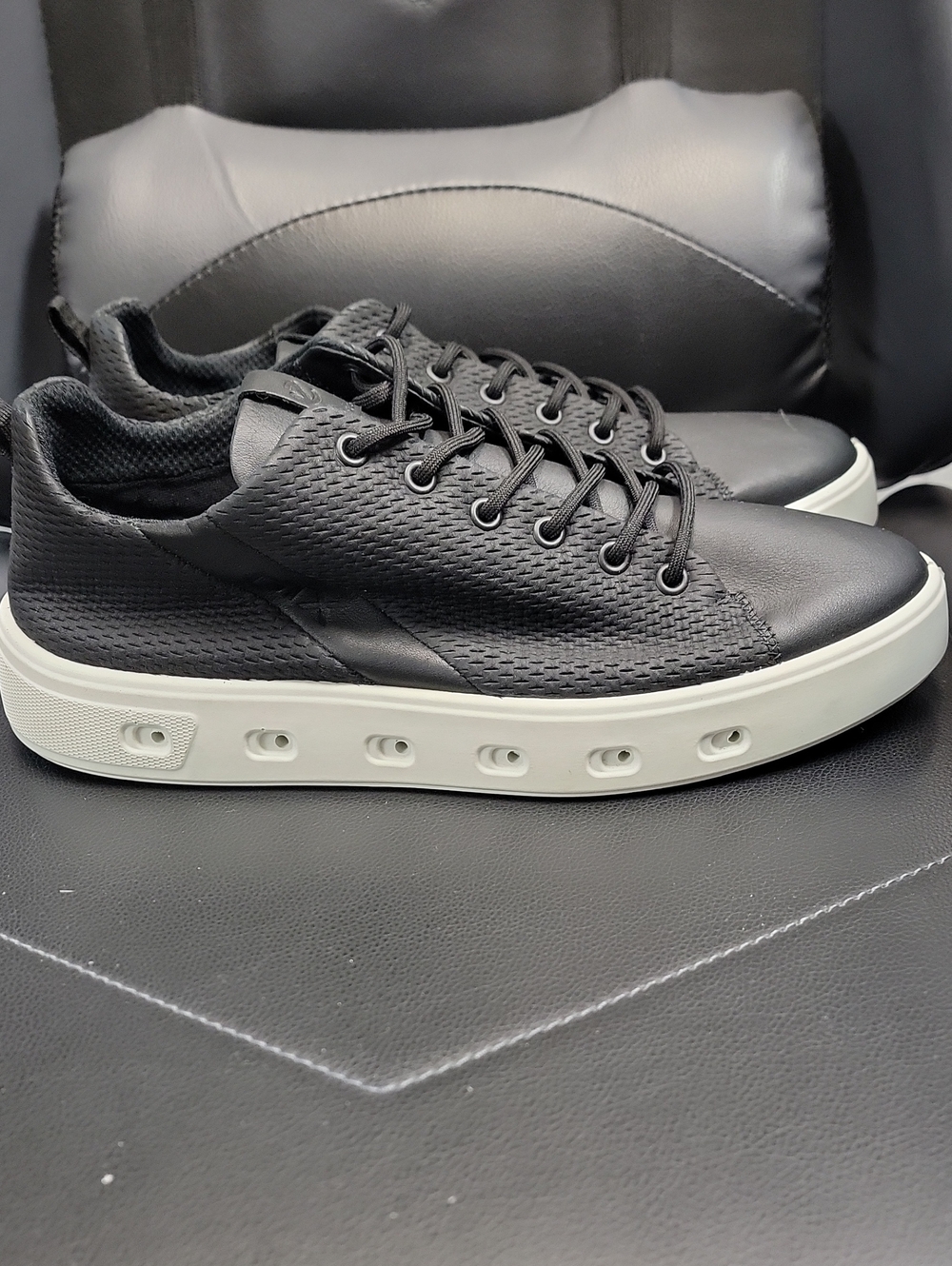 Ecco Men's Black Low-Top Sneakers with White Sole